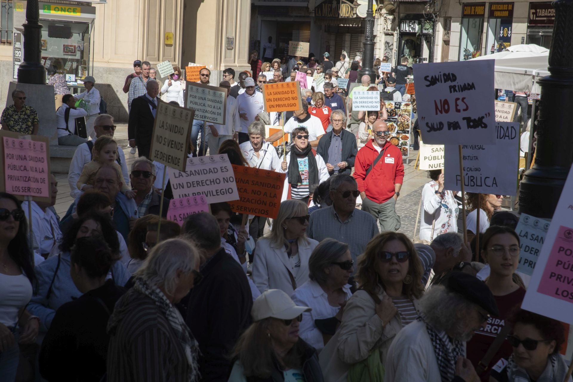 Manifestación en defensa de la sanidad pública en Cartagena, en imágenes