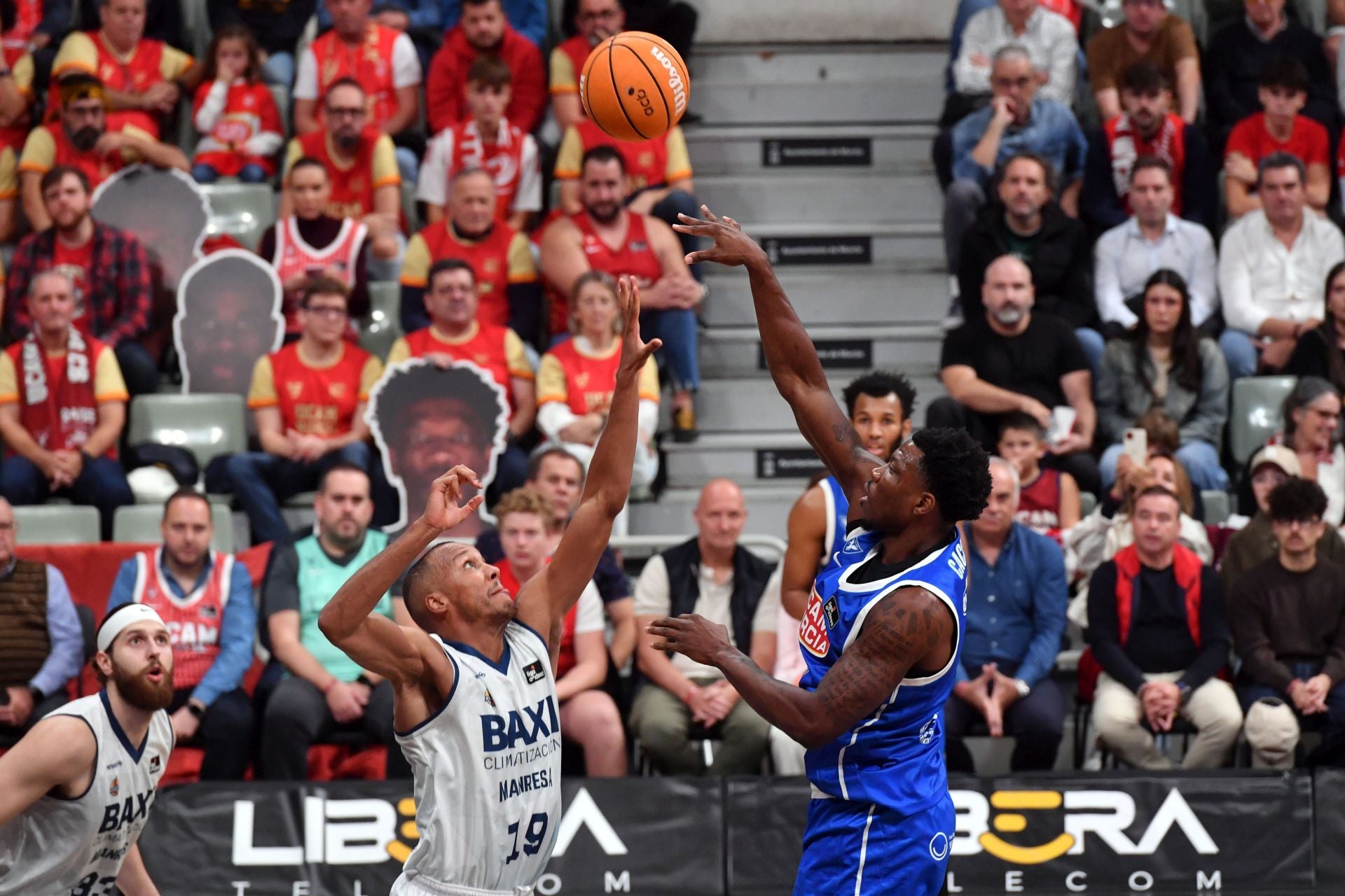 La penúltima fiesta del Palacio sigue acercando al UCAM a la Copa, en imágenes