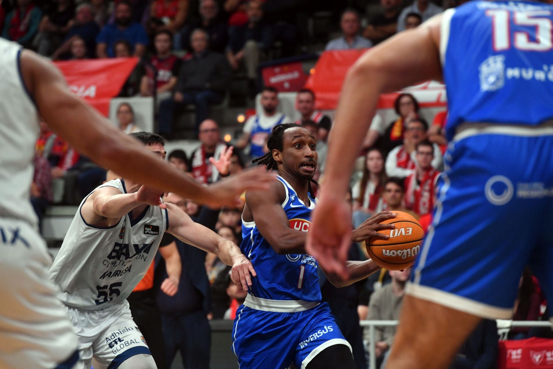 La penúltima fiesta del Palacio sigue acercando al UCAM a la Copa, en imágenes