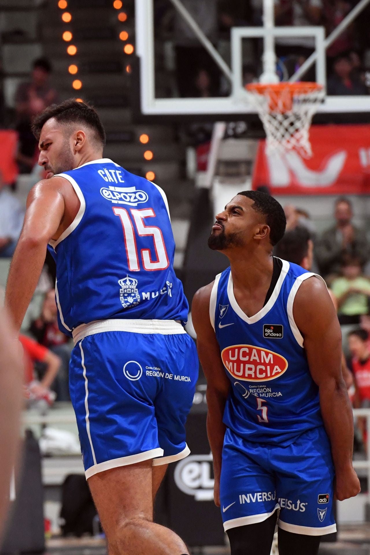 La penúltima fiesta del Palacio sigue acercando al UCAM a la Copa, en imágenes