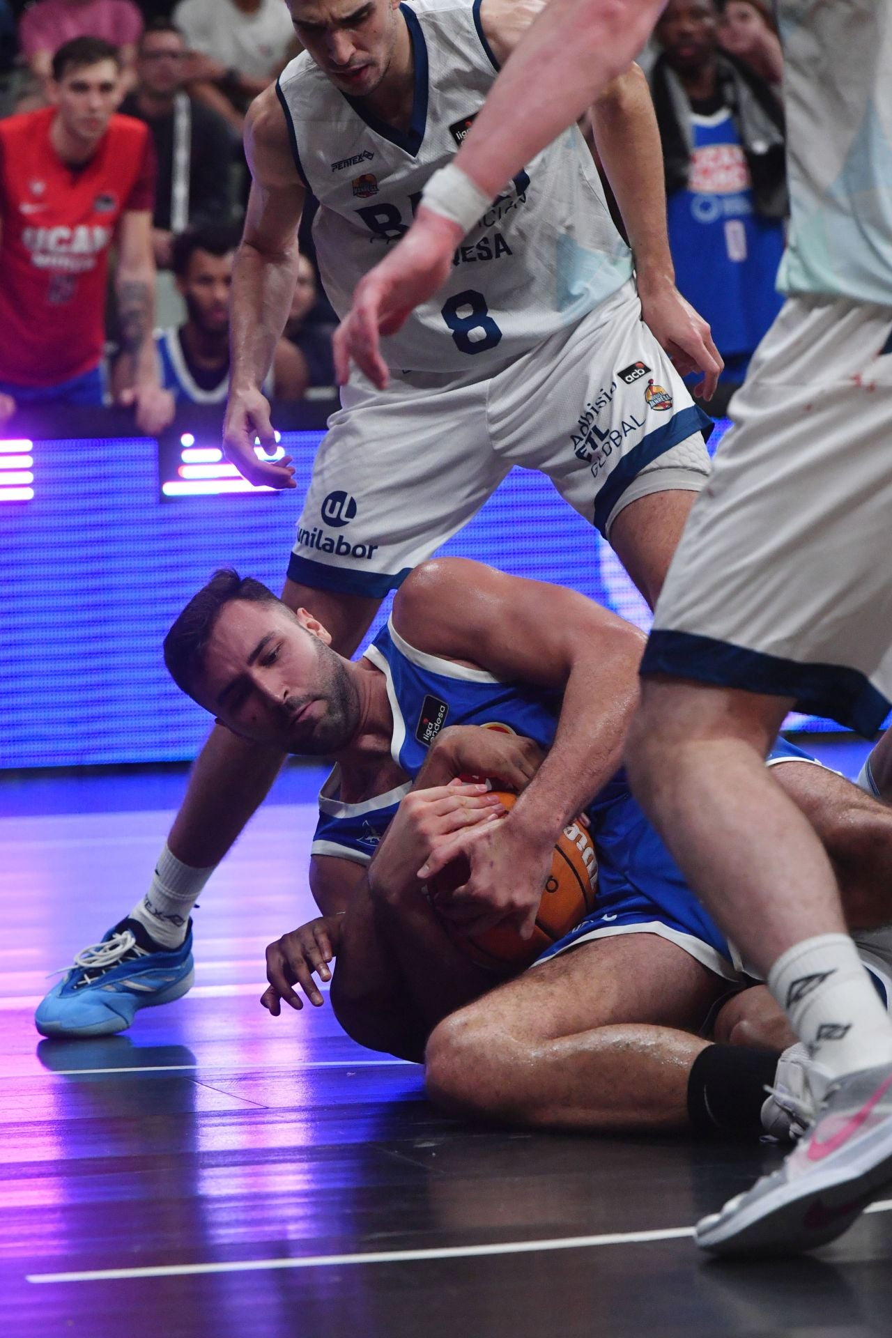 La penúltima fiesta del Palacio sigue acercando al UCAM a la Copa, en imágenes