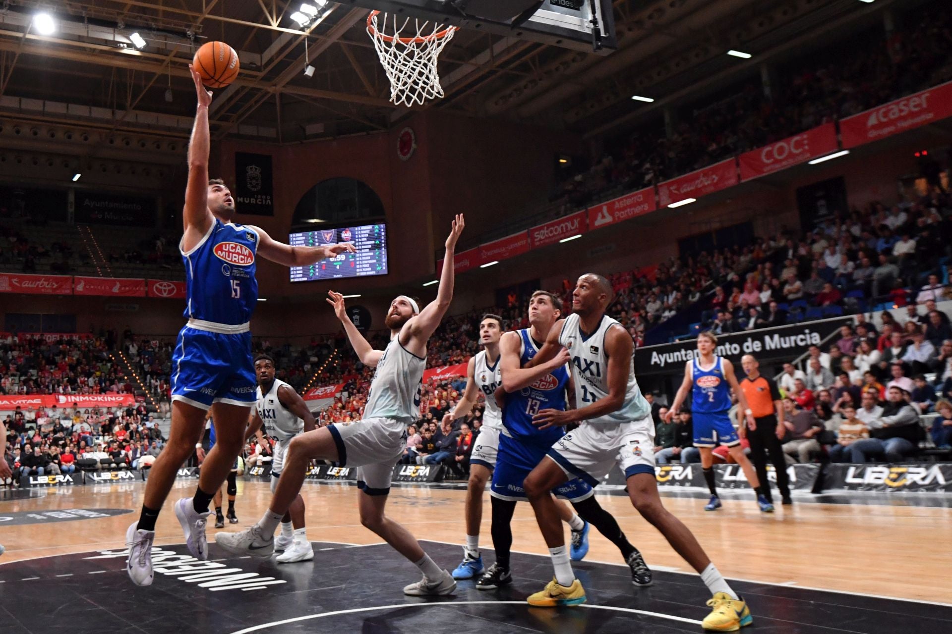 La penúltima fiesta del Palacio sigue acercando al UCAM a la Copa, en imágenes