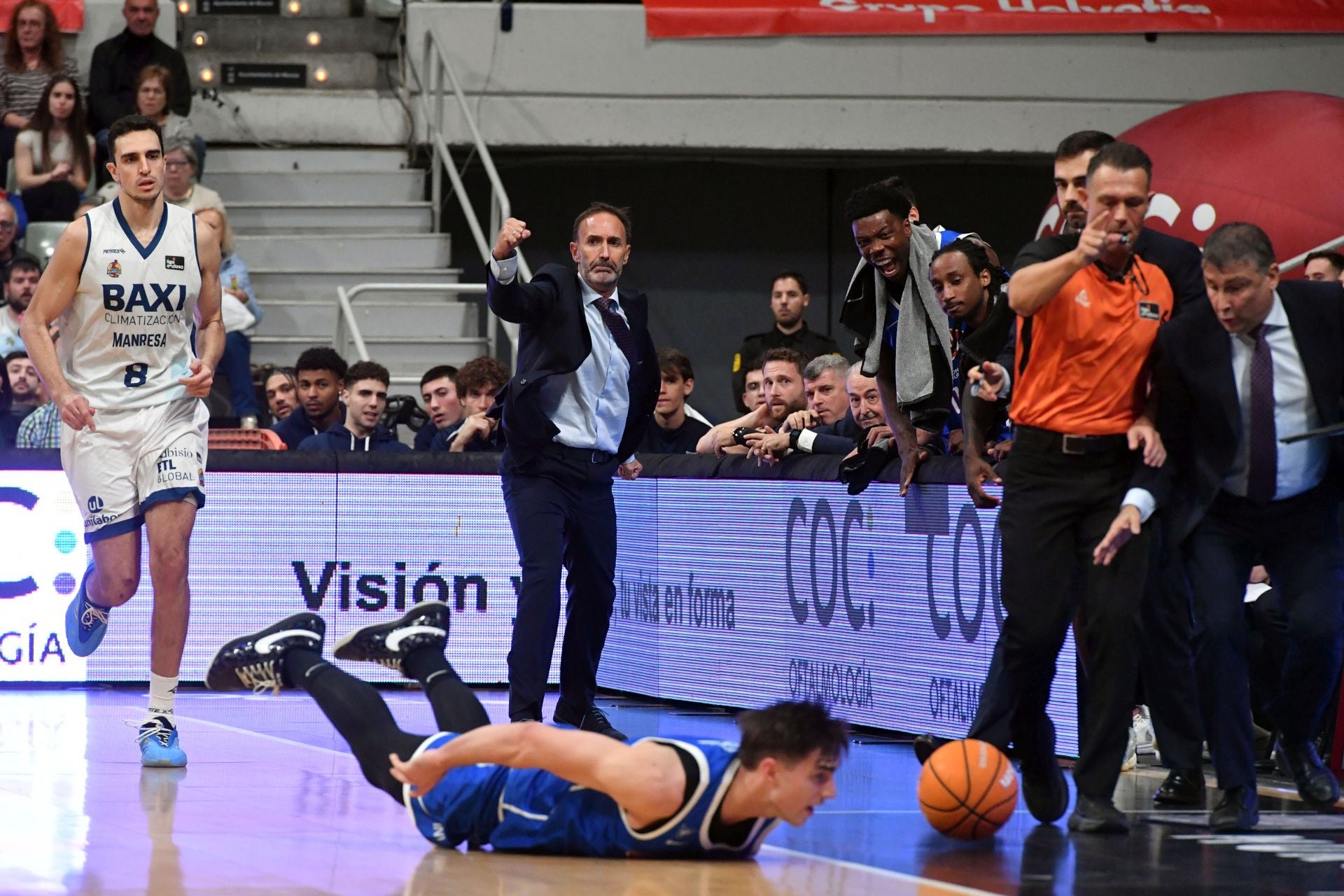 La penúltima fiesta del Palacio sigue acercando al UCAM a la Copa, en imágenes