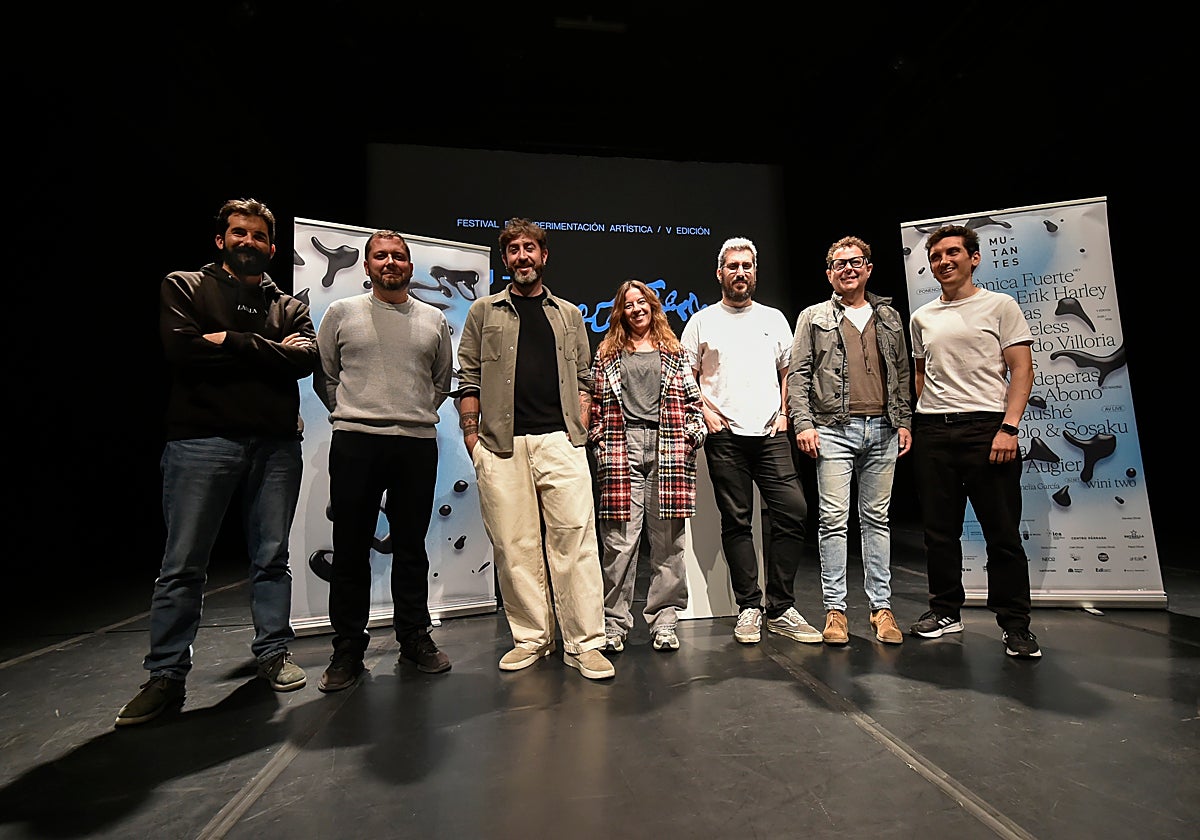 Presentación de la quinta edición de Mu-tantes, que dirige Tóbal Sánchez (tercero por la izquierda), en el Centro Párraga.
