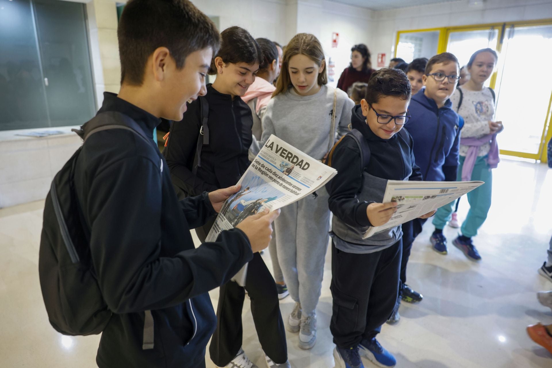 Visita del colegio Juan XXIII de Las Lumbreras, en Monteagudo, a LA VERDAD