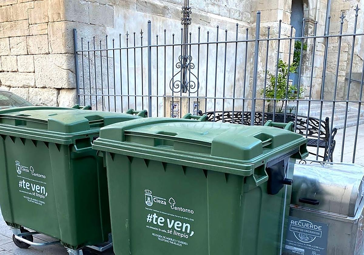 Contenedores en Cieza en una imagen de archivo.