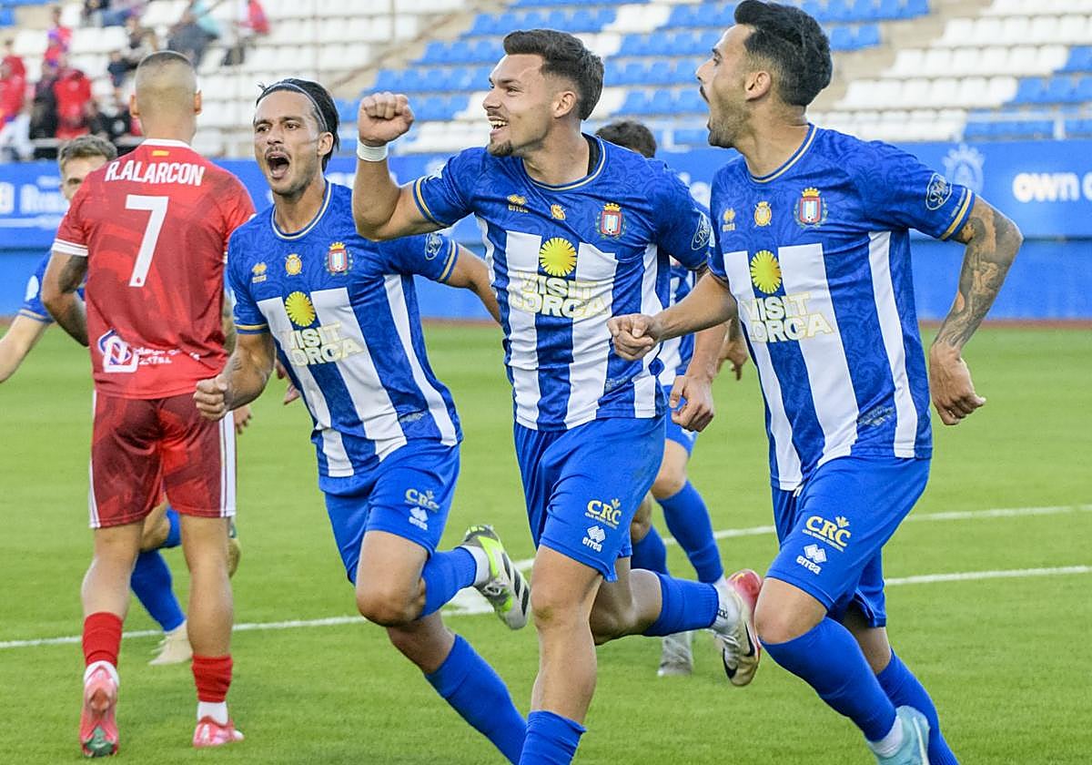 Imagen de archivo de jugadores del Lorca celebrando una victoria.