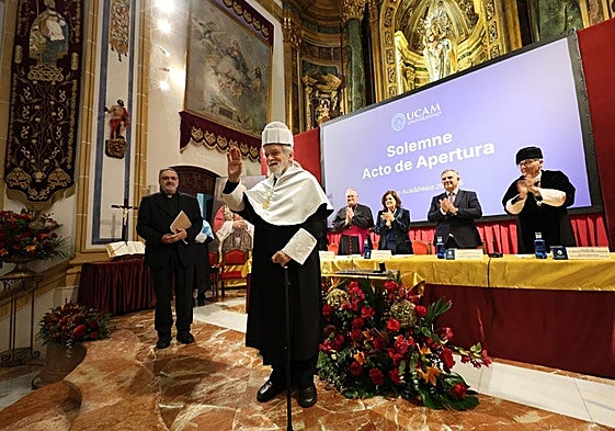 Mario Pezzi, este jueves, investido doctor honoris causa de la UCAM durante el acto.