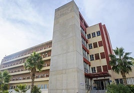 El hospital de día oncológico de La Arrixaca conserva la estructura de los años 70.