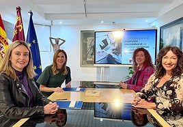 Marisa López Aragón, Conchita Ruiz, Pilar Valero y Ana Belén Martínez, durante la firma del protocolo.