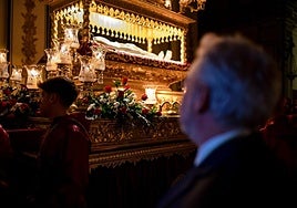El alcalde durante la procesión del Santo Sepulcro de Mazarrón.
