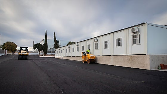 Denuncian falta de personal, espacio y aulas saturadas en los colegios de Orihuela Costa