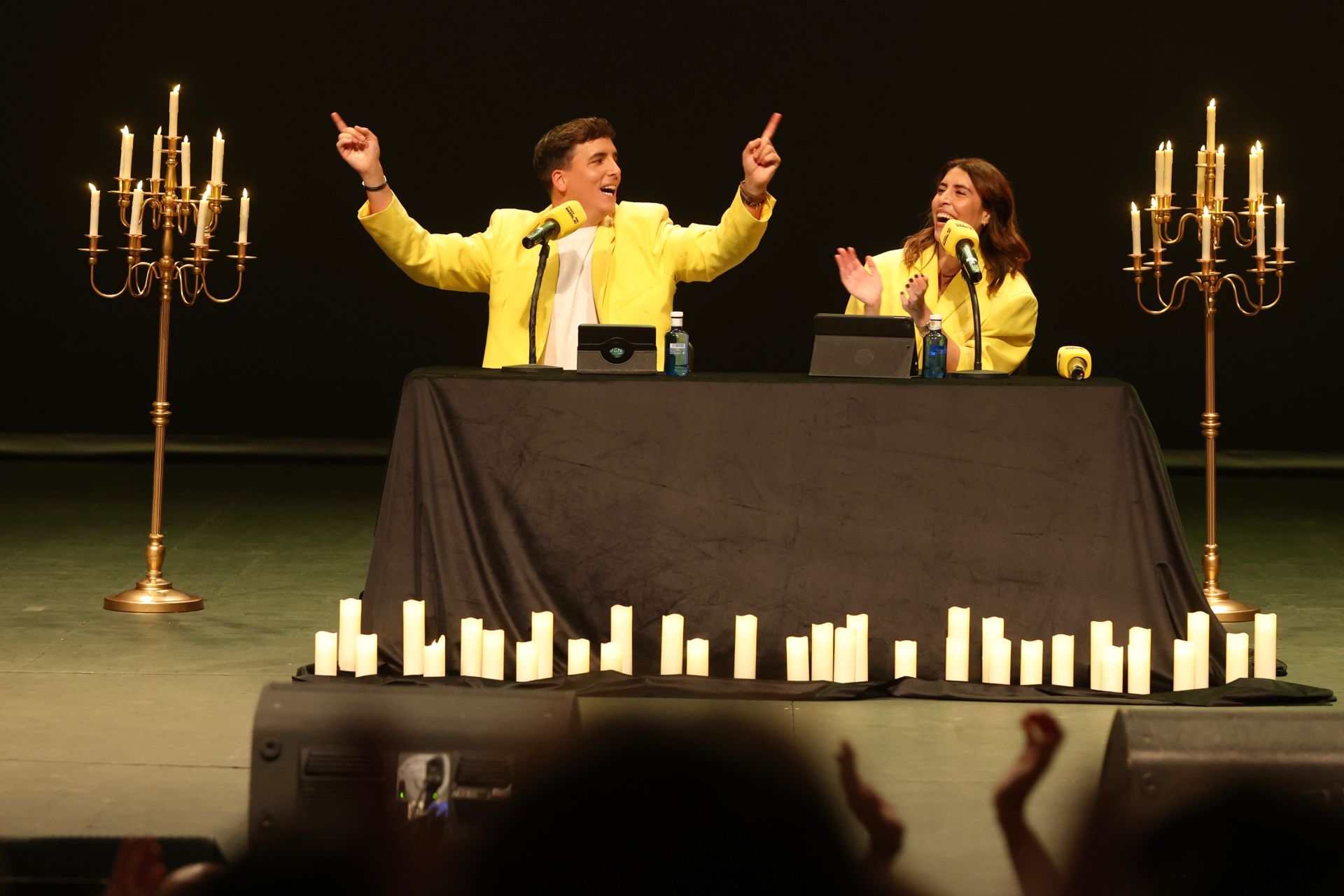 Risas y buen rollo en Murcia con el espectáculo de Xuso Jones y Ana Brito