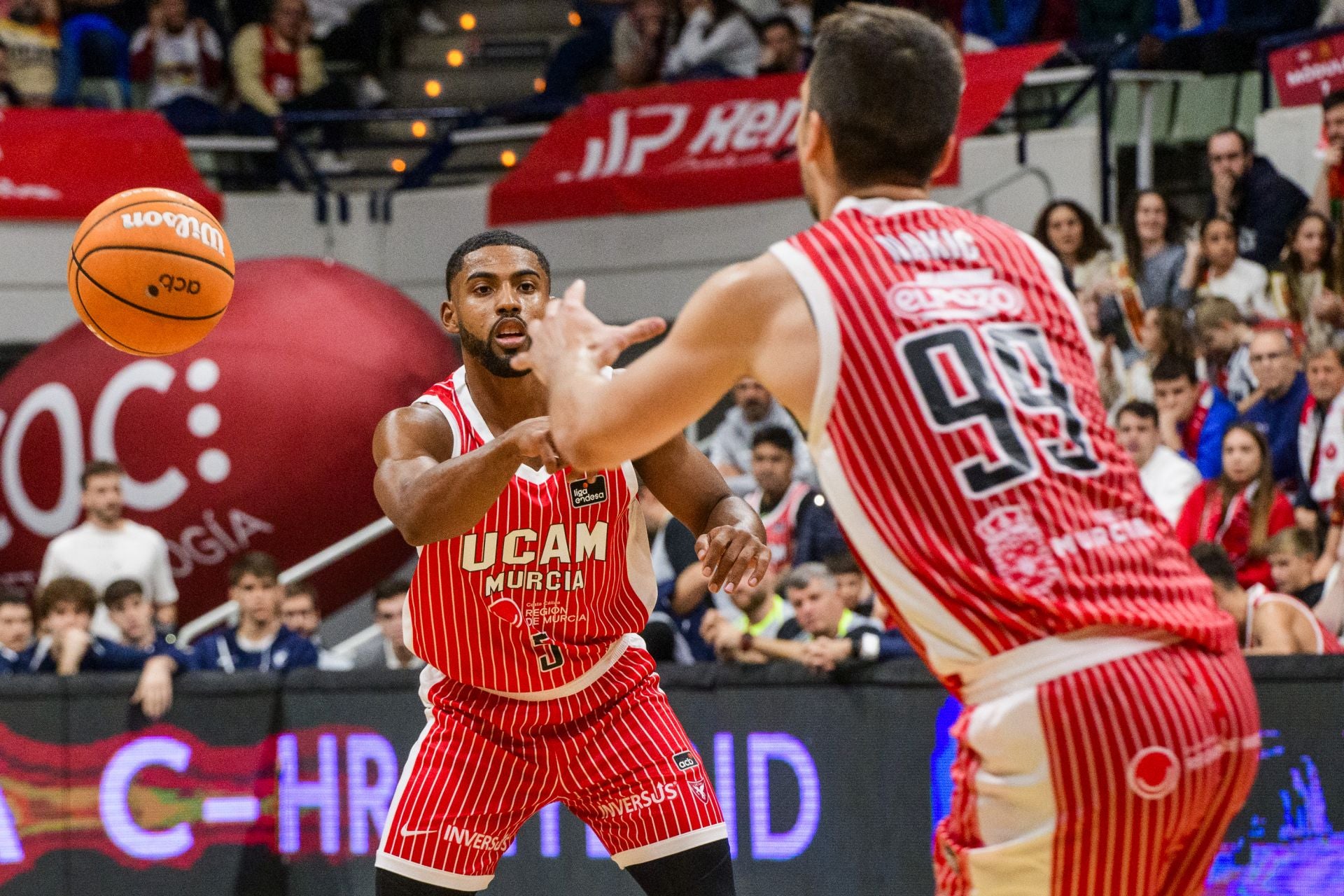 El UCAM Murcia cae prisionero de la trampa del Breogán, en imágenes