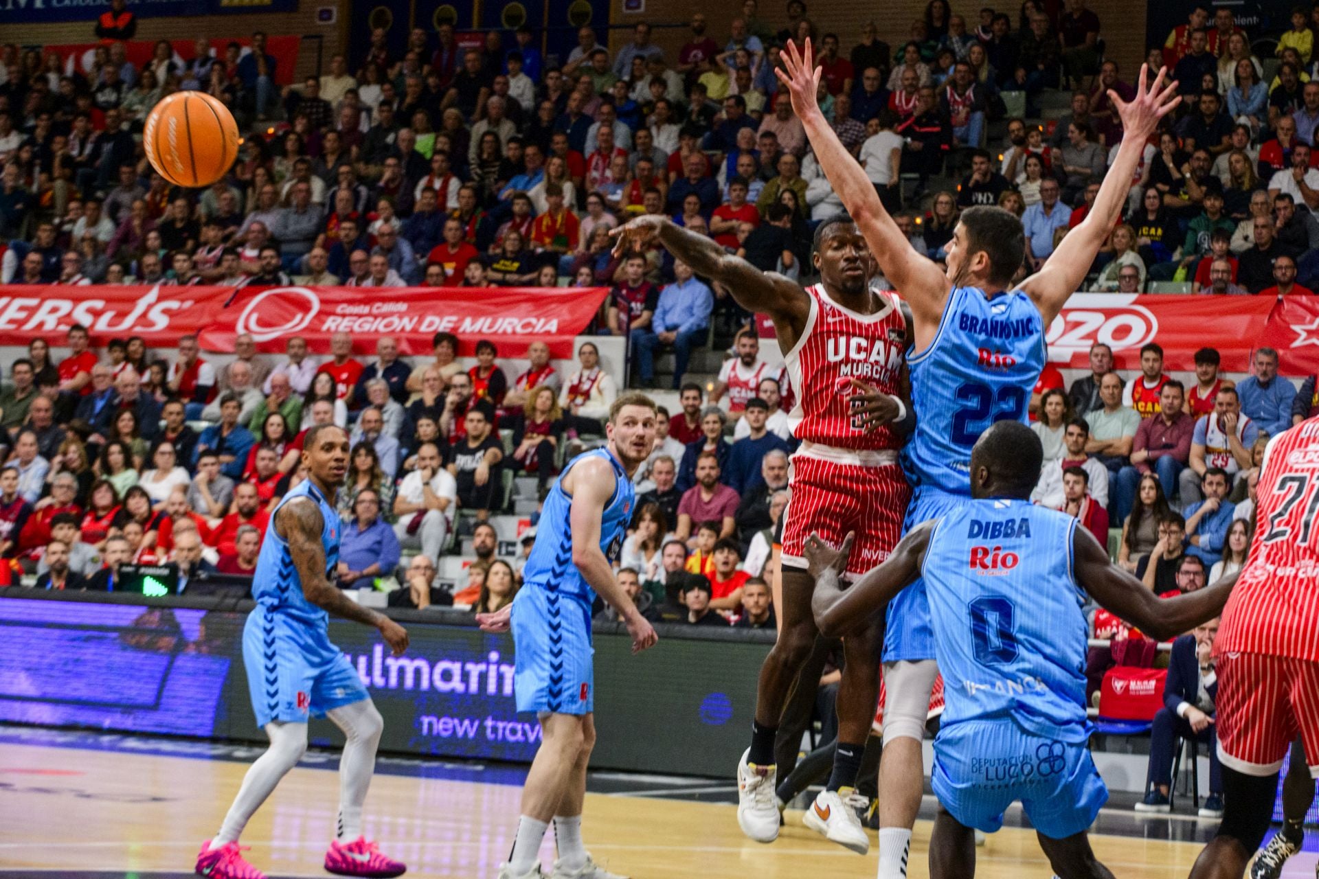 El UCAM Murcia cae prisionero de la trampa del Breogán, en imágenes