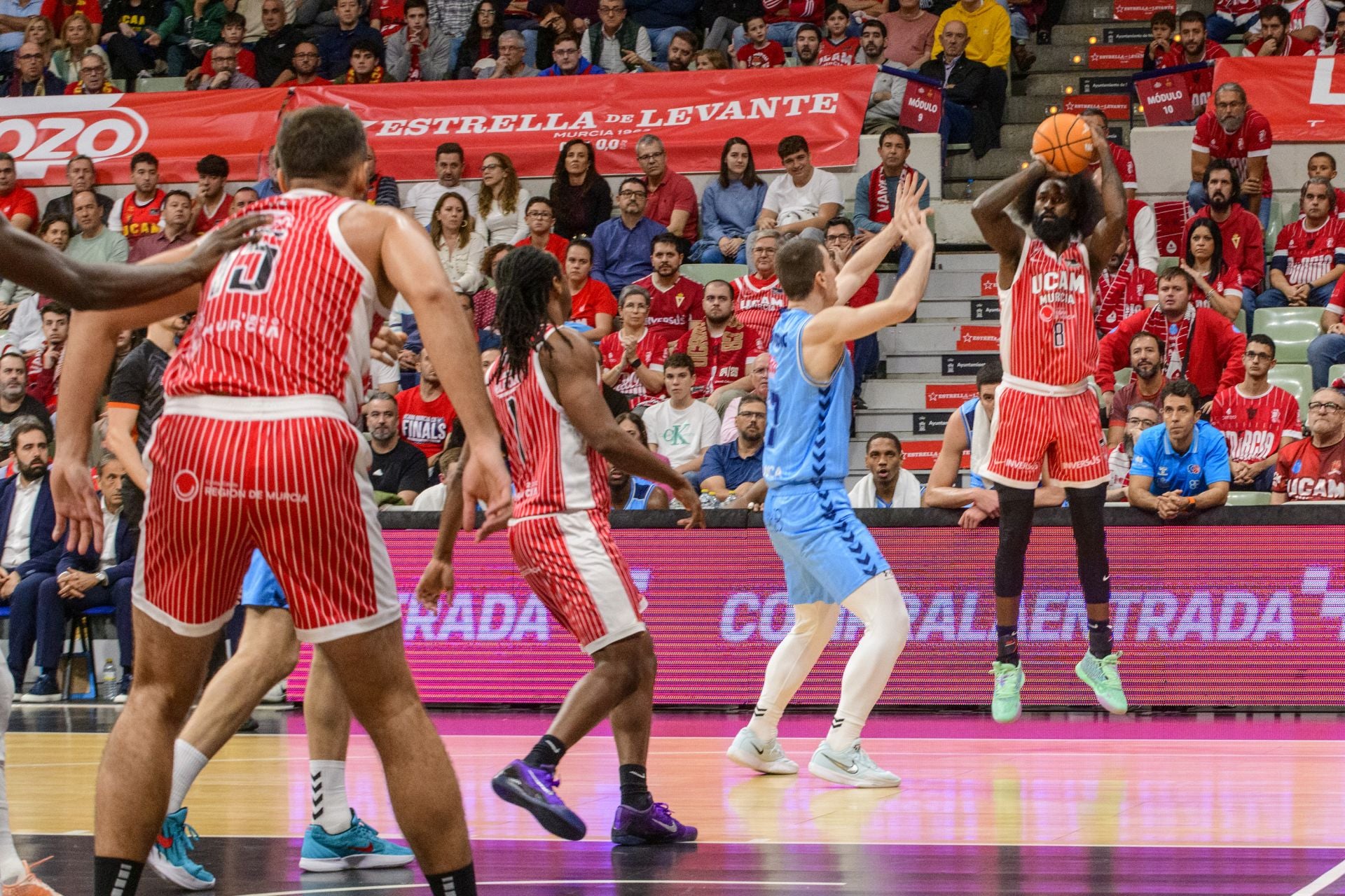 El UCAM Murcia cae prisionero de la trampa del Breogán, en imágenes