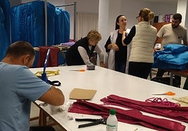 Pruebas de vestuario y preparativos en la sede de la federación.