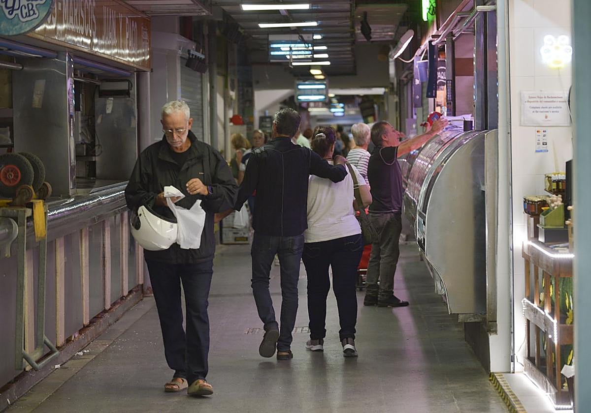 Clientes en el mercado de Verónicas en una imagen de archivo.