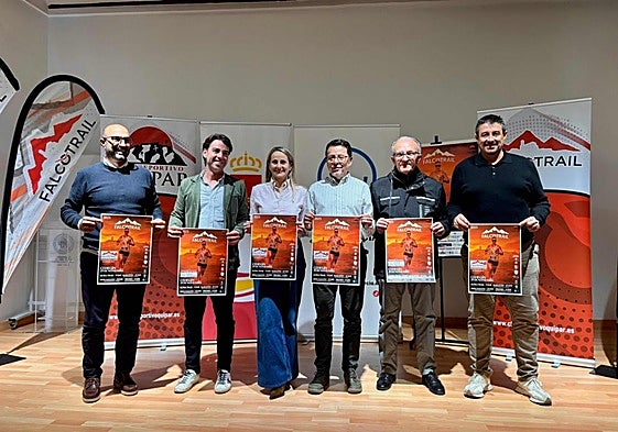 Presentación de la Falco Trail, ayer en el Convento de San Esteban.