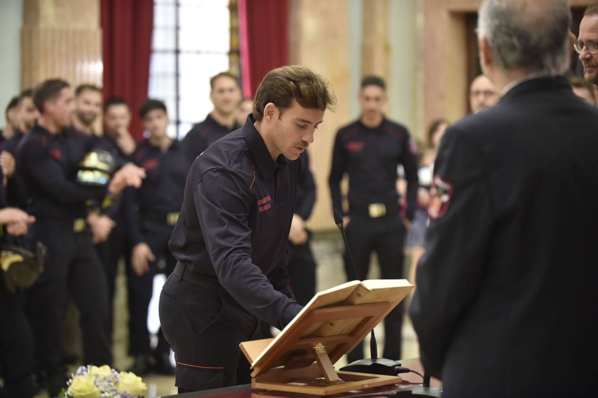 Las imágenes de la toma de posesión como funcionarios de 45 nuevos bomberos en Murcia