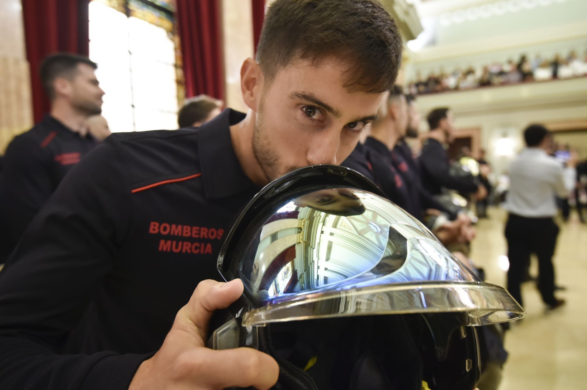 Las imágenes de la toma de posesión como funcionarios de 45 nuevos bomberos en Murcia