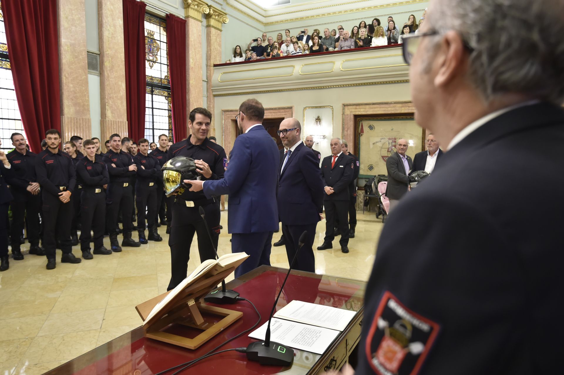 Las imágenes de la toma de posesión como funcionarios de 45 nuevos bomberos en Murcia