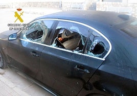 Estado de uno de los vehículos asaltados por el grupo delictivo.