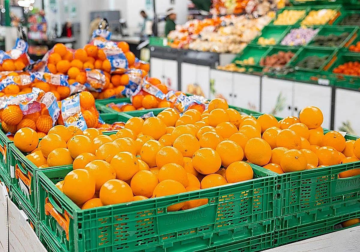 Cajas de naranjas en la sección de frutería de una de las tiendas de Mercadona.