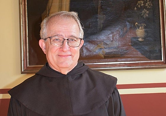 El padre Pascual Gil Almela en el convento de los padres carmelitas de Caravaca.