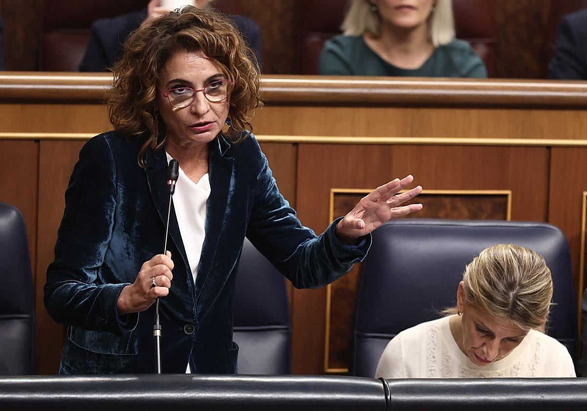 María Jesús Montero ayer en la sesión de control al Gobierno en el Congreso.