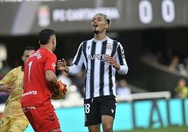 El dominicano Rafael Núñez lamenta una ocasión durante un partido con el Cartagena.