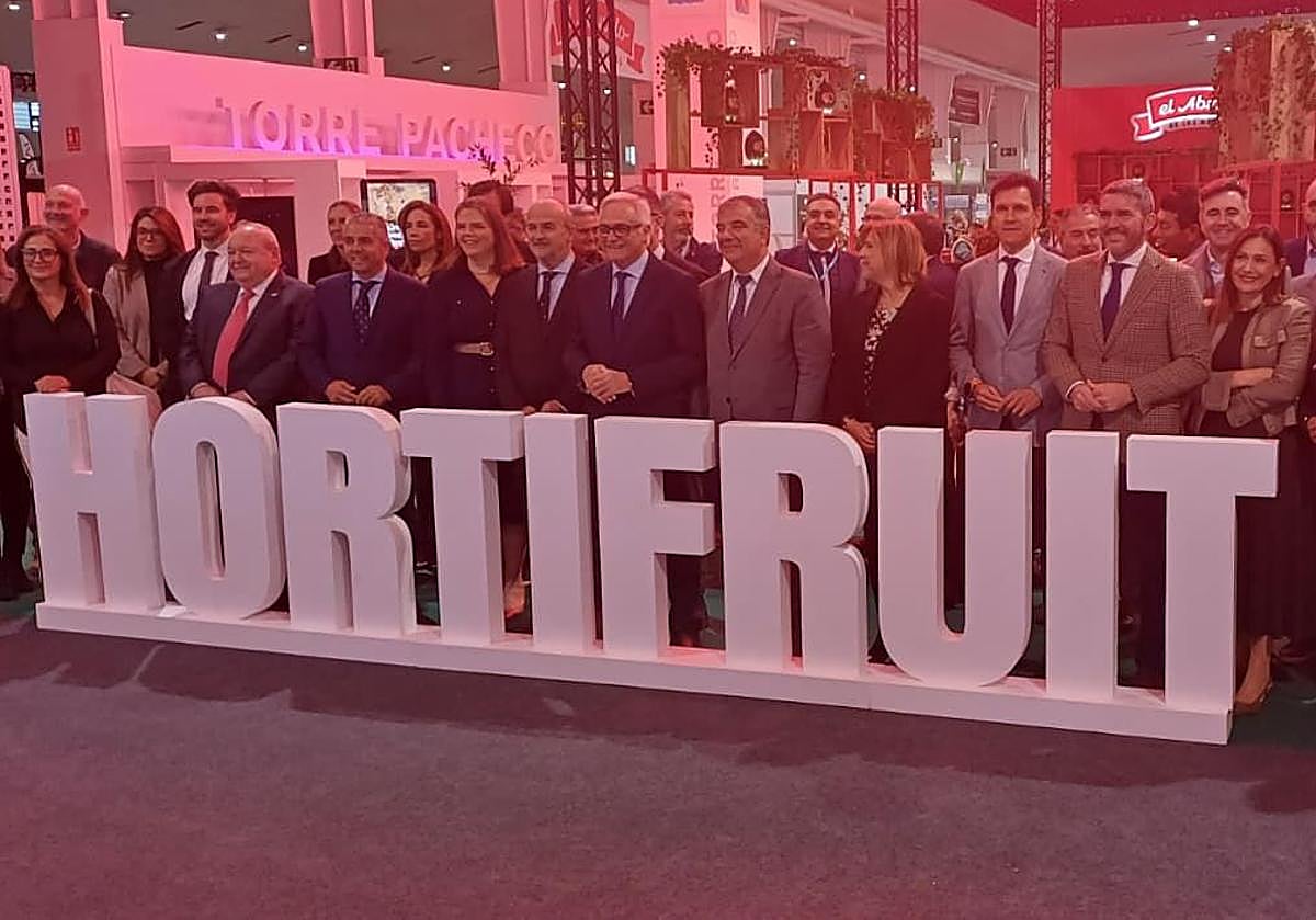 Autoridades en la inauguración de la feria HortiFruit, este jueves, en Torre Pacheco.
