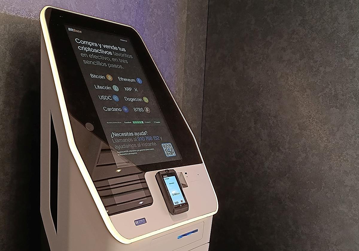 Imagen de archivo de un cajero de criptomonedas.