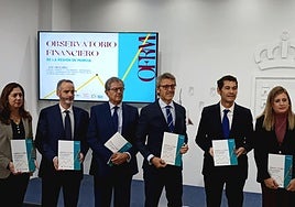 Ángeles Vivero, Samuel Baixauli, Ramón Madrid, Luis Alberto Marín, Patricio Rosas y Ana María López, este viernes, durante la presentación del informe.