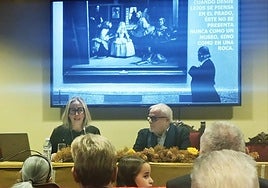 Noelia Ibañez durante la conferencia en la Real Academia Alfonso X El Sabio con Santiago Delgado.