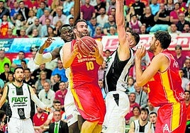 Cabezas, ante su canasta más importante en el UCAM.