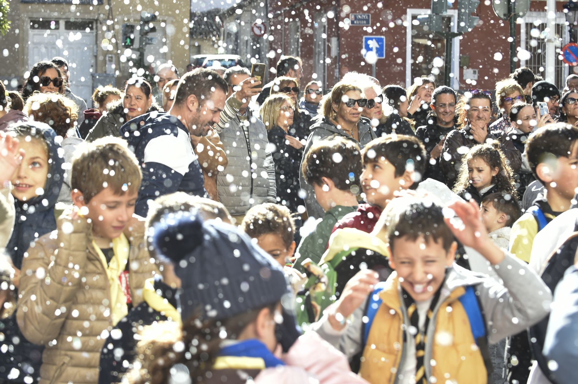 La nevada artificial en Murcia para cumplir el deseo de un niño de 7 años, en imágenes