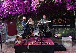 La toledana Carolina Palencia y el alhameño Juan José Robles (Mixtura) interpretan el repertorio sefardí.
