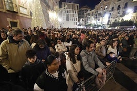 Público en la plaza Belluga de Murcia