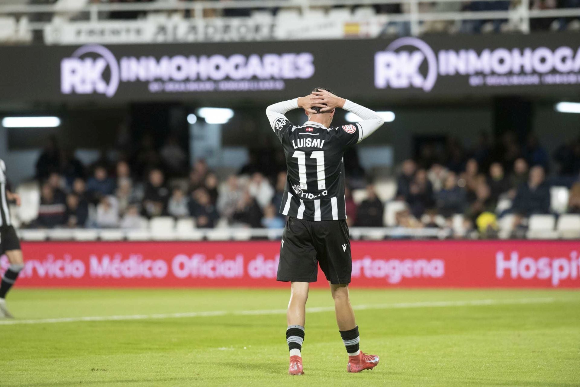 El FC Cartagena se queda con la miel en los labios, en imágenes