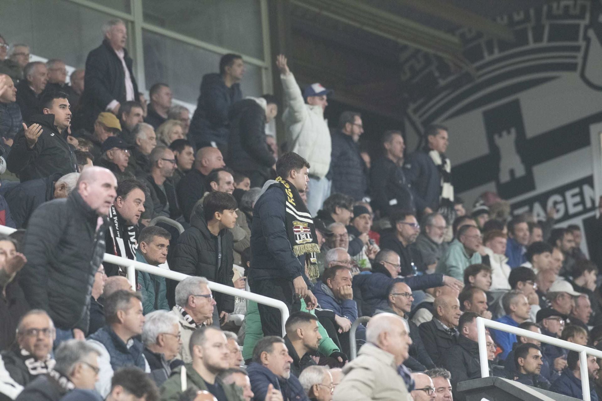 El FC Cartagena se queda con la miel en los labios, en imágenes