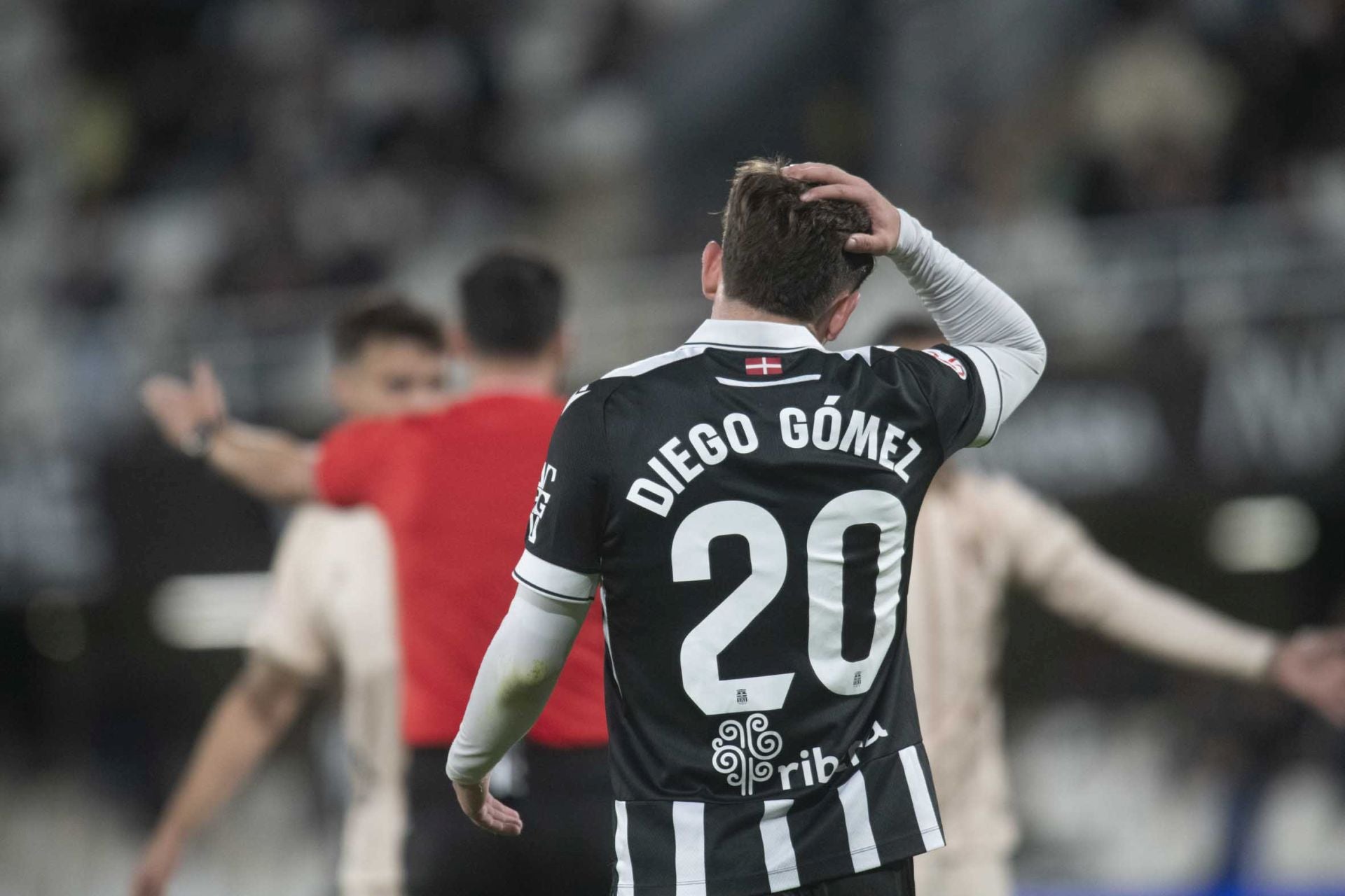 El FC Cartagena se queda con la miel en los labios, en imágenes