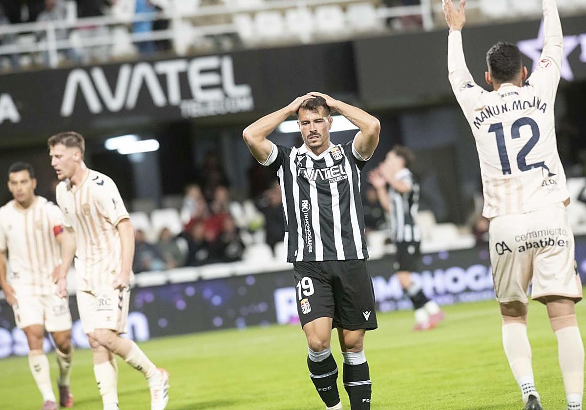 El FC Cartagena se queda con la miel en los labios, en imágenes