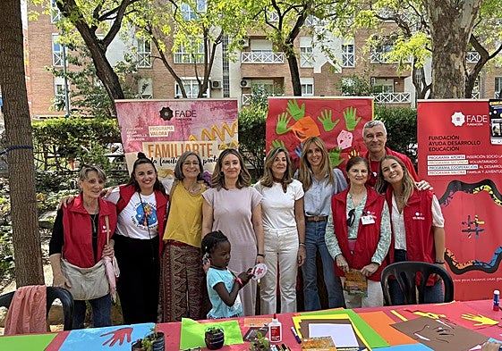 Visita de autoridades locales y regionales a una de las actividades.