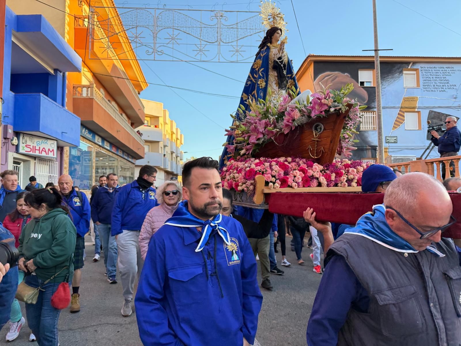 Miles de personas acompañan en romería a la Virgen de Bolnuevo en Mazarrón