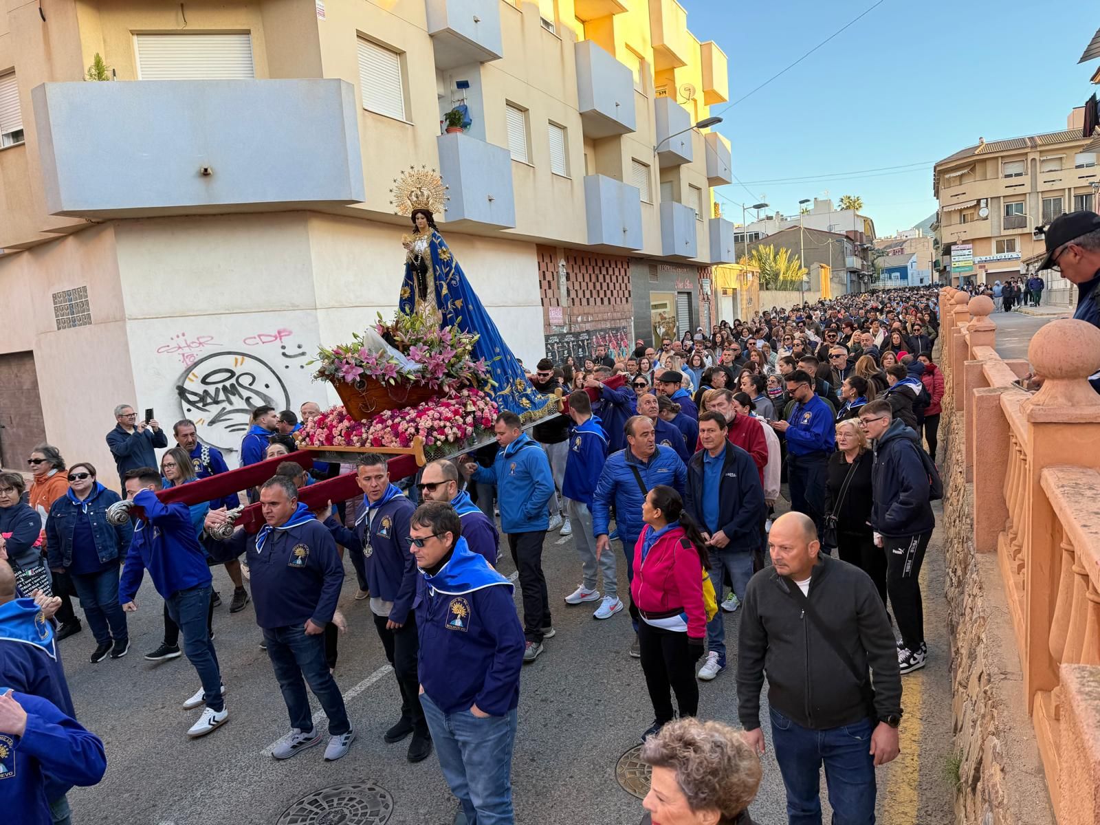 Miles de personas acompañan en romería a la Virgen de Bolnuevo en Mazarrón