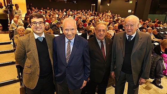 Las imágenes de Alfonso Guerra en Murcia en la conferencia 'Pensar la democracia'