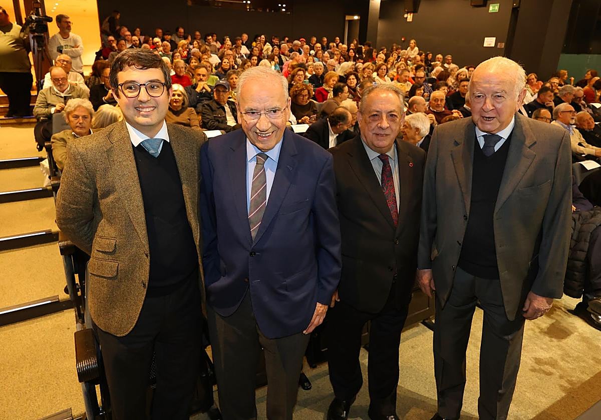 Las imágenes de Alfonso Guerra en Murcia en la conferencia &#039;Pensar la democracia&#039;