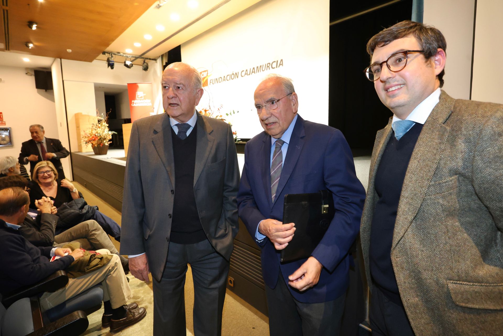 Las imágenes de Alfonso Guerra en Murcia en la conferencia &#039;Pensar la democracia&#039;