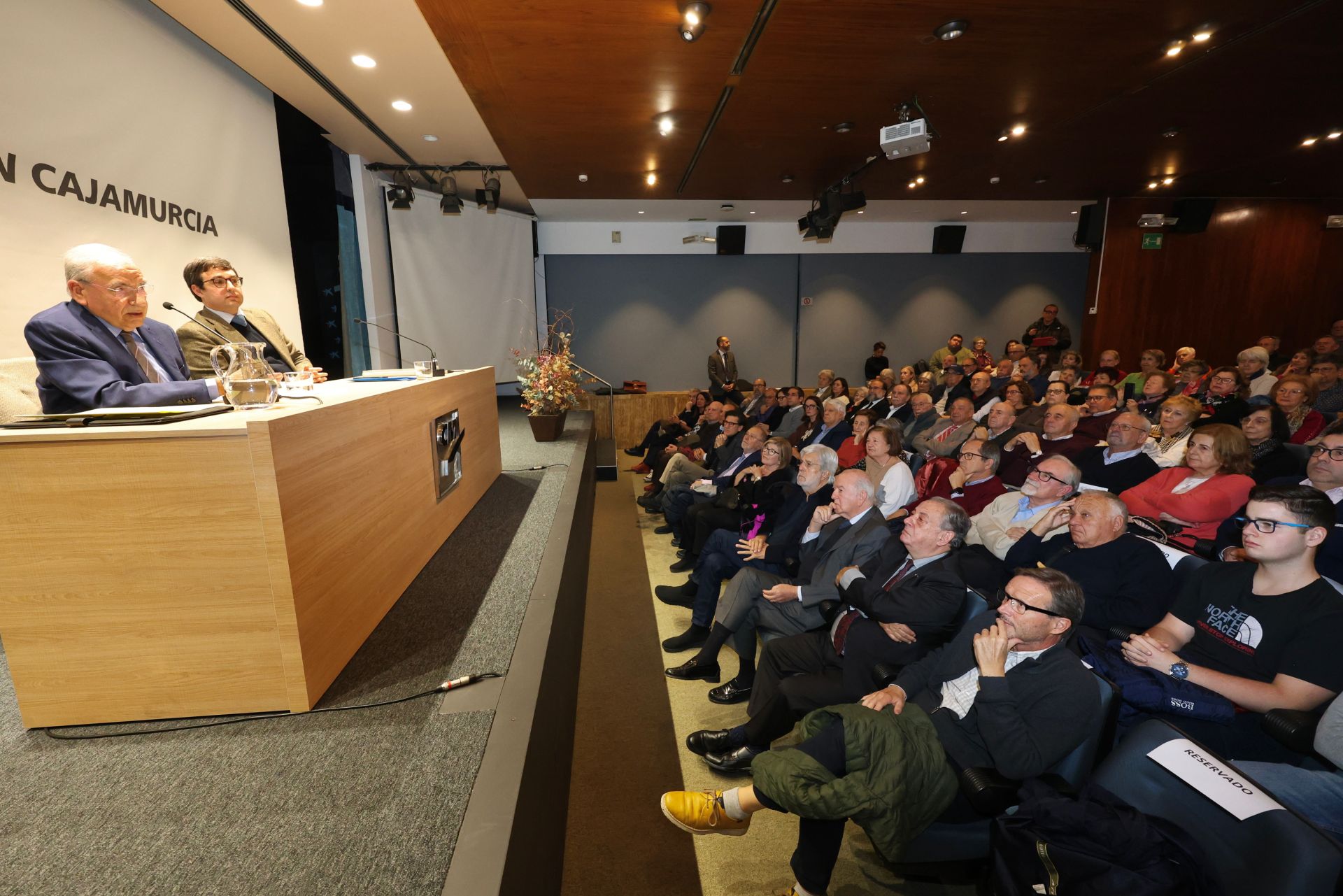 Las imágenes de Alfonso Guerra en Murcia en la conferencia &#039;Pensar la democracia&#039;